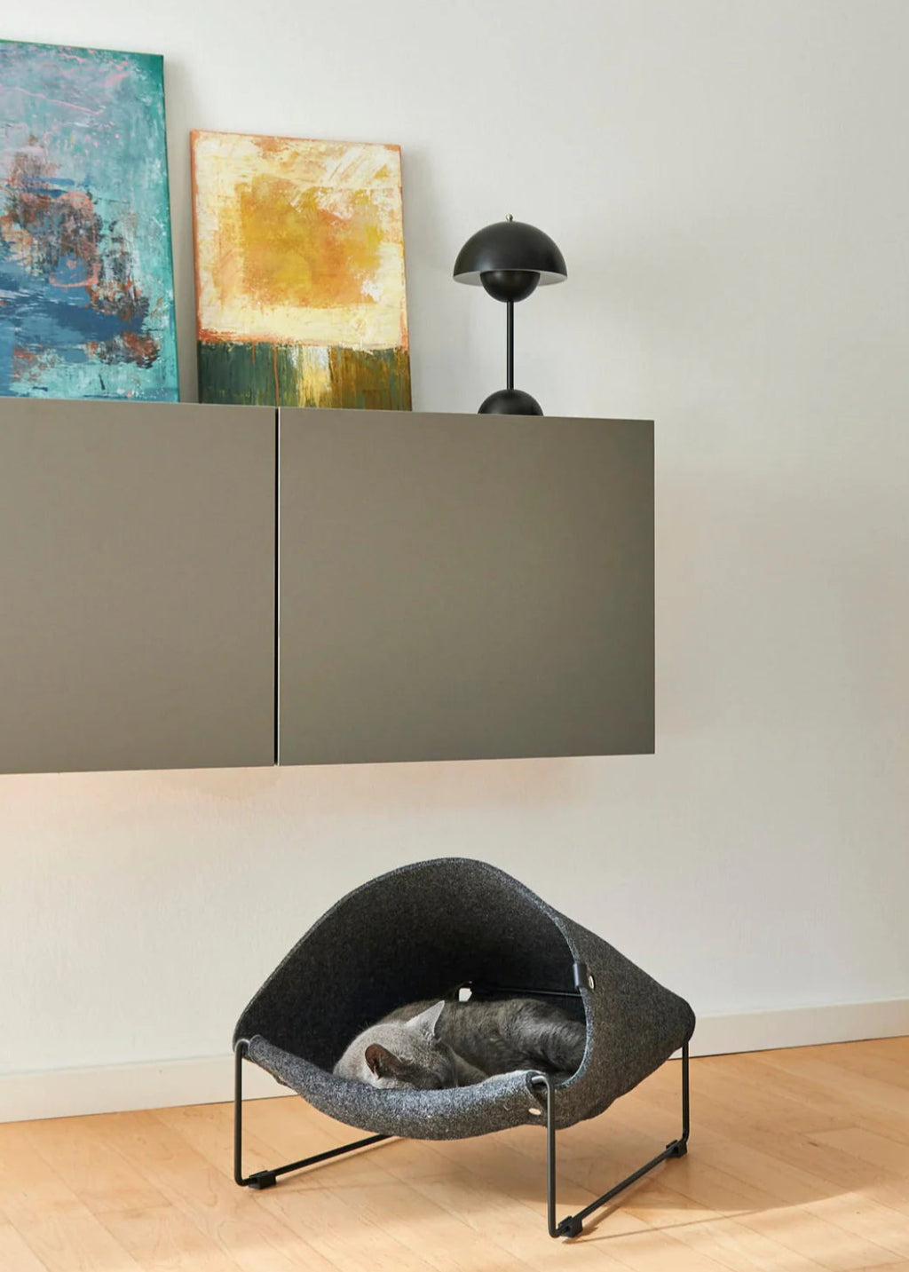 minimalistisch kattenbed zwart – MiaCara Loggia in modern interieur